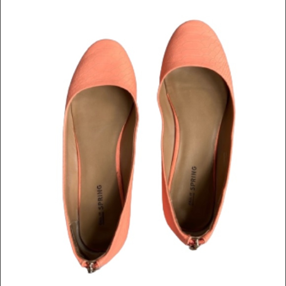 🎁Call it Spring Orange Snake Print Flats Size 6